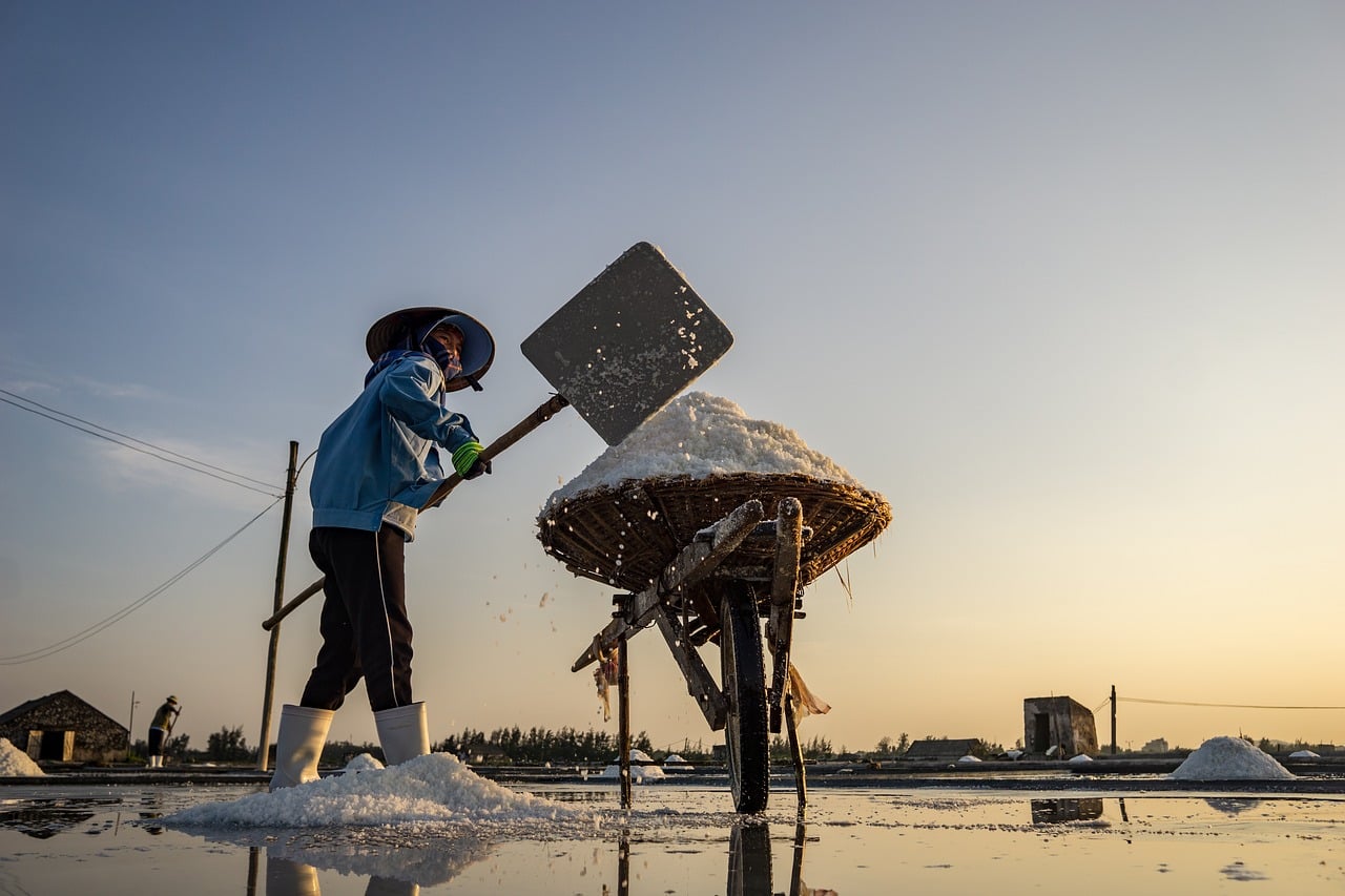 Featured image for H-2B seasonal worker visa cap is filling fast as U.S. employers seek extra labor